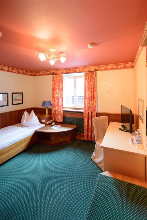 Gasthof Hotel Zweimueller Грискирхен Стая снимка